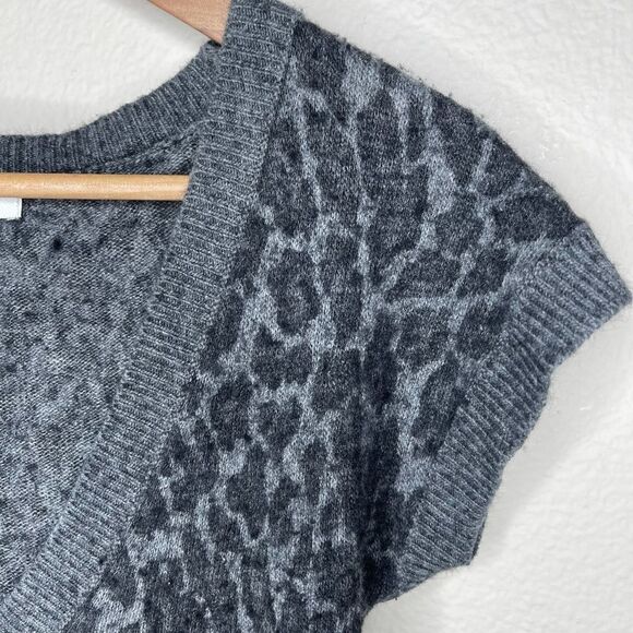Cache Gray Leopard V-Neck Sweater Top XS - Picture 3 of 5